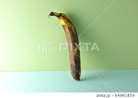 弱ったバナナ 64961859
