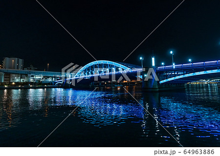 東京の都市風景 隅田川テラスからの夜景 64963886