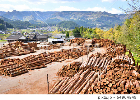 木材の町玖珠町風景 伐株山685 5ｍ 玖珠町のシンボル伐株山 大分県玖珠町の写真素材