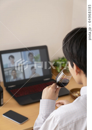 オンライン飲み会イメージ 64968385