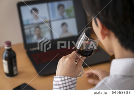 オンライン飲み会イメージ オンライン飲み会イメージ 64968388