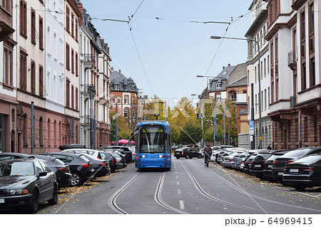 ドイツ・フランクフルト ザクセンハウゼンの街並み ドイツ・フランクフルト ザクセンハウゼンの街並み 64969415