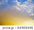 夕焼けと昼の空 64969496