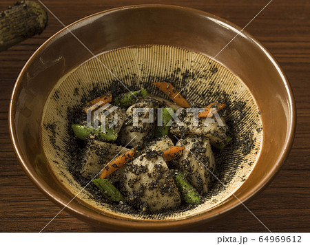 里芋の黒ごま和え5 里芋の黒ごま和え5 64969612