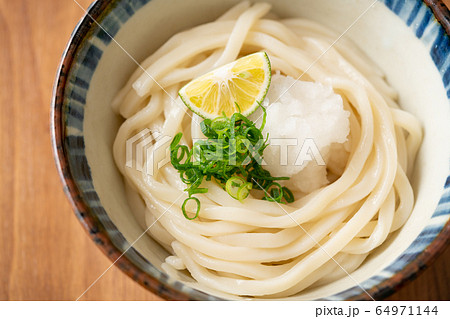 讃岐うどん 64971144
