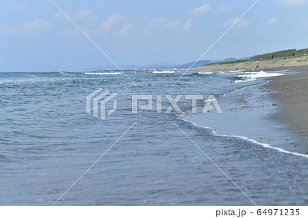 波打ち際 64971235