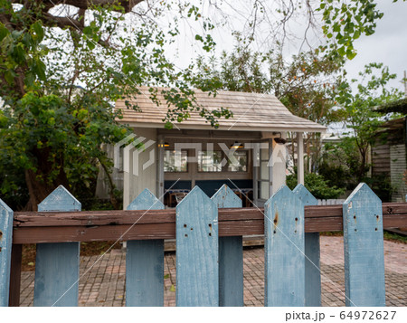 港川外人住宅街の街並み　南国の楽園　沖縄 64972627