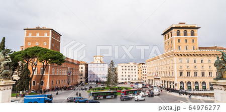 ローマ　ヴェネツィア広場 64976277