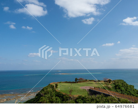 爽やかな海と空 知念岬公園の景色 南国の楽園 沖縄 爽やかな海と空 知念岬公園の景色 南国の楽園 沖縄 64976681