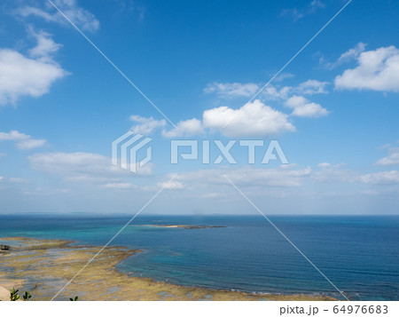 爽やかな海と空 知念岬公園の景色 南国の楽園 沖縄 爽やかな海と空 知念岬公園の景色 南国の楽園 沖縄 64976683