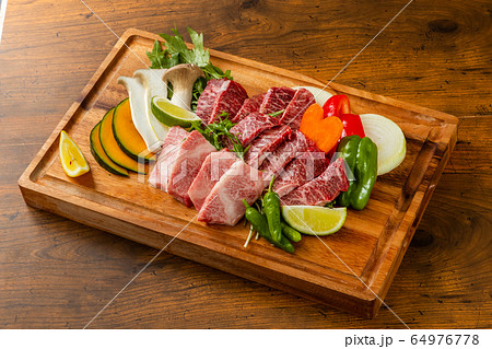 和牛で焼肉 Japanese style luxury grilled beef 和牛で焼肉 Japanese style luxury grilled beef 64976778