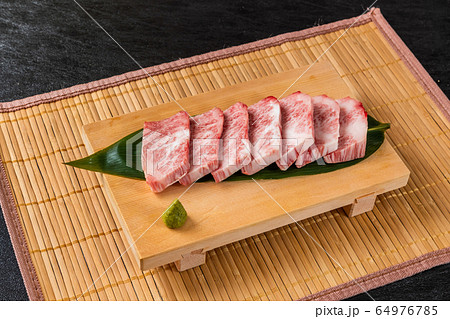 和牛で焼肉 Japanese style luxury grilled beef 和牛で焼肉 Japanese style luxury grilled beef 64976785