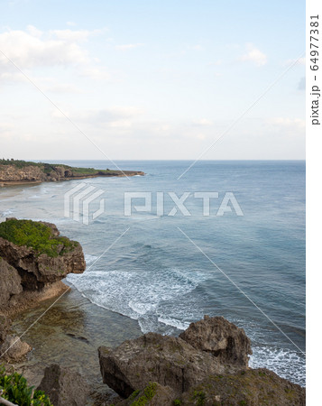 夕方の静かな喜屋武岬（きやんみさき）　南国の楽園　沖縄 64977381