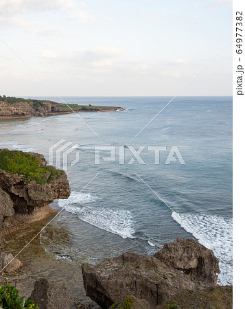 夕方の静かな喜屋武岬（きやんみさき）　南国の楽園　沖縄 64977382