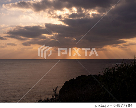 夕方の静かな喜屋武岬（きやんみさき）　南国の楽園　沖縄 64977384