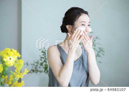 女性 洗顔 女性 洗顔 64983107