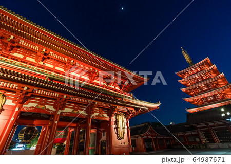 東京の都市風景 浅草浅草寺の夜景 東京の都市風景 浅草浅草寺の夜景 64987671