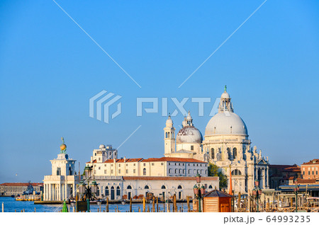 ベネチア イタリア サンタ マリア デッラサルーテ聖堂 船 運河の町 観光地 歴史ある町の写真素材