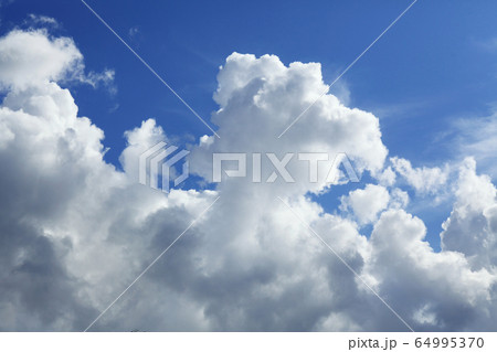 青空と夏雲の写真素材