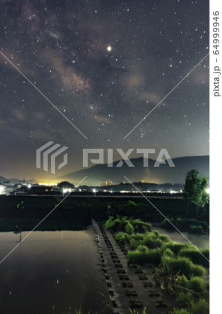 星景写真　山里の天の川 64999946