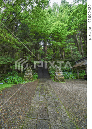 信州　戸隠神社・宝光社社殿への石段 65000420