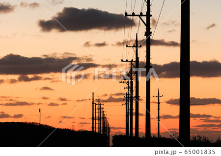 日本最南端、沖縄県波照間島の夕景 65001835