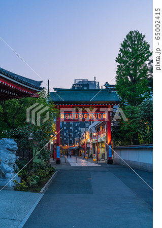 東京の都市風景 浅草 奥山おまいりまち商店街 65002415