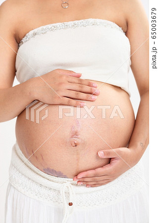 臨月の妊婦の写真素材