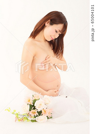 妊娠9ヶ月の妊婦さん 65004101