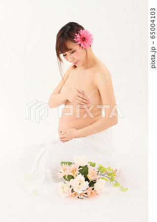 妊娠9ヶ月の妊婦さん 妊娠9ヶ月の妊婦さん 65004103