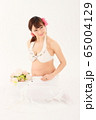 妊娠9ヶ月の妊婦さん 65004129