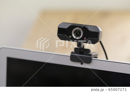 ノートパソコンに取り付けたウェブカメラ ノートパソコンに取り付けたウェブカメラ 65007271