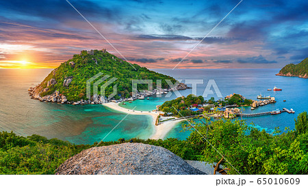 Panorama of viewpoint on Koh Nangyuan island at sunset, Surat Thani in Thailand 65010609