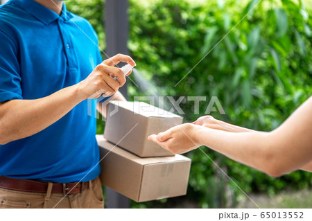 Asian deliveryman delivering package parcel food, 65013552