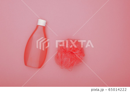 Feminine shower gel and bath puff over pink 65014222