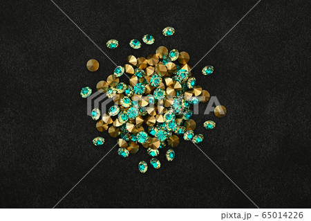 Heap of teal blue rhinestone crystals 65014226