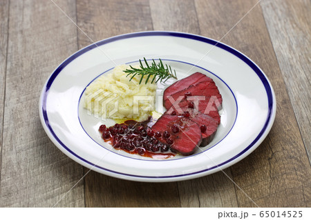 鹿肉の低温真空調理 65014525