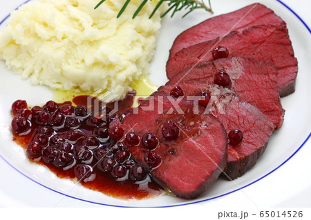 鹿肉の低温真空調理 65014526