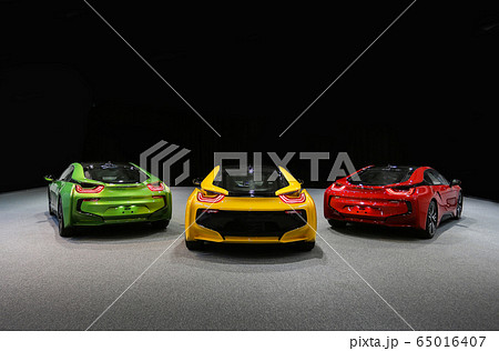 Green,yellow and red car toys 65016407