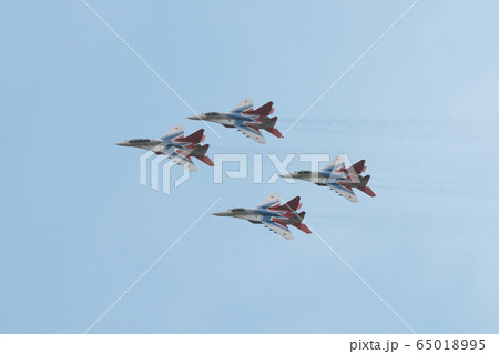 ストリージ　MiG-29　アクロバット飛行 65018995