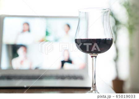 オンライン飲み会 65019033