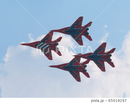 ストリージ　MiG-29　アクロバット飛行 65019297