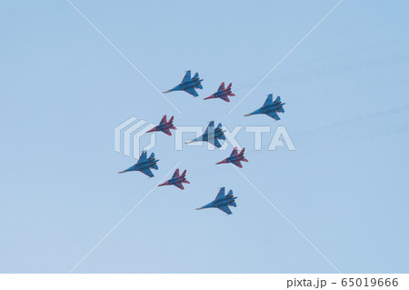 Su-27 Russian Knights & MiG-29 Swifts 編隊飛行 Su-27 Russian Knights & MiG-29 Swifts 編隊飛行 65019666