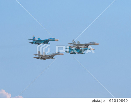 スホーイ Su-27 フランカー 編隊飛行 スホーイ Su-27 フランカー 編隊飛行 65019849