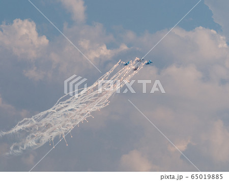 スホーイ　Su-27　フランカー　編隊飛行　フレア 65019885