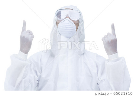 medic man wearing protective clothing against the virus is pray medic man wearing protective clothing against the virus is pray 65021310