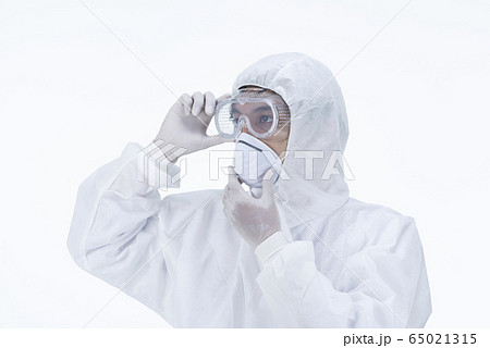 a doctor wearing protective suit. 65021315