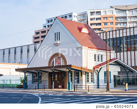 東京　国立駅　復元された旧国立駅舎 65024073