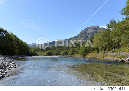 上高地 梓川と焼岳(長野県松本市) 65024651