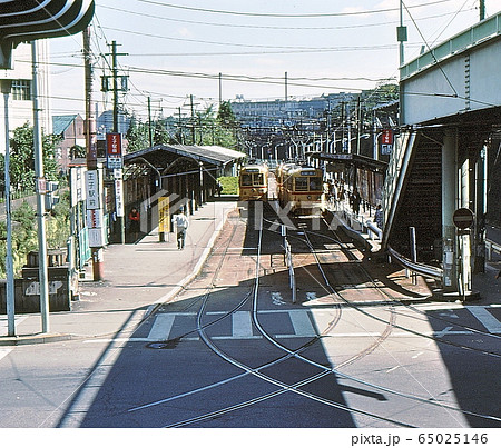 昭和51年ツーマン運転時代の都電　旧塗装　王子駅前　東京都 65025146